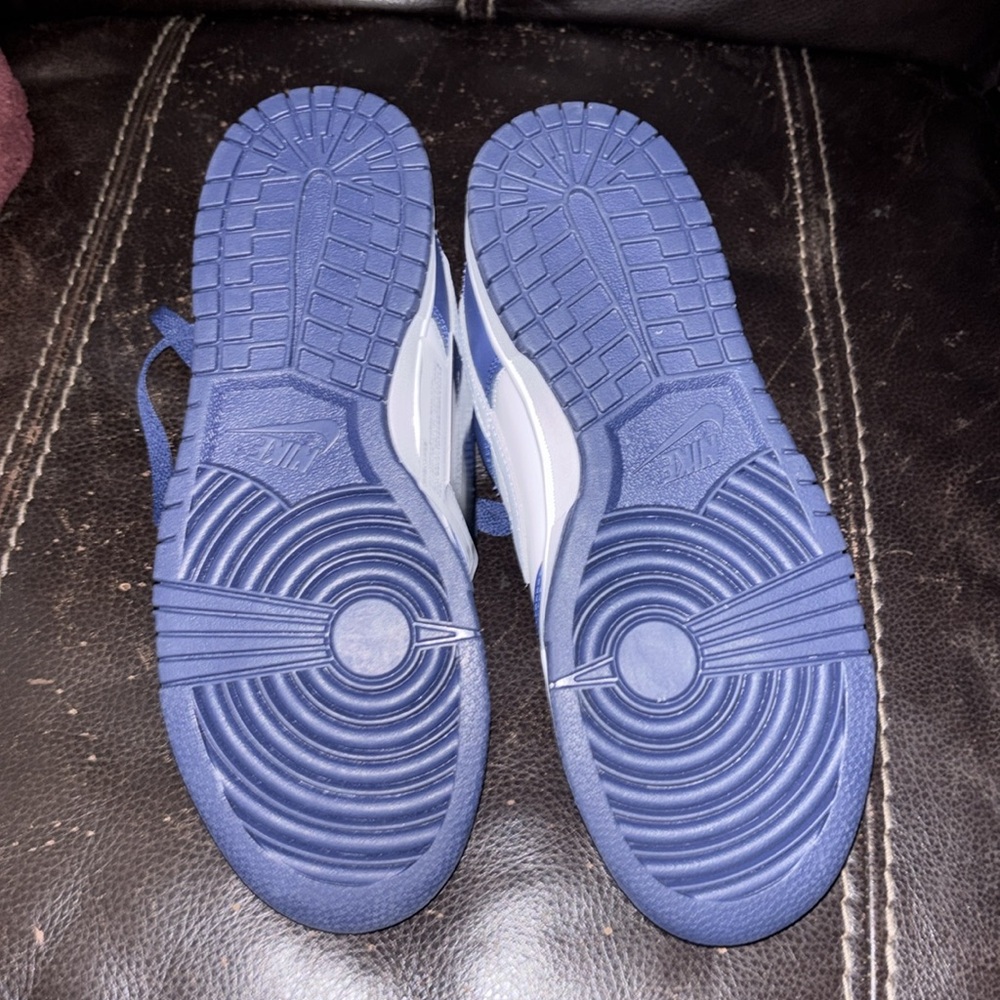 Women’s Dunks nwt. One day only!! No offers!!! - Picture 4 of 4